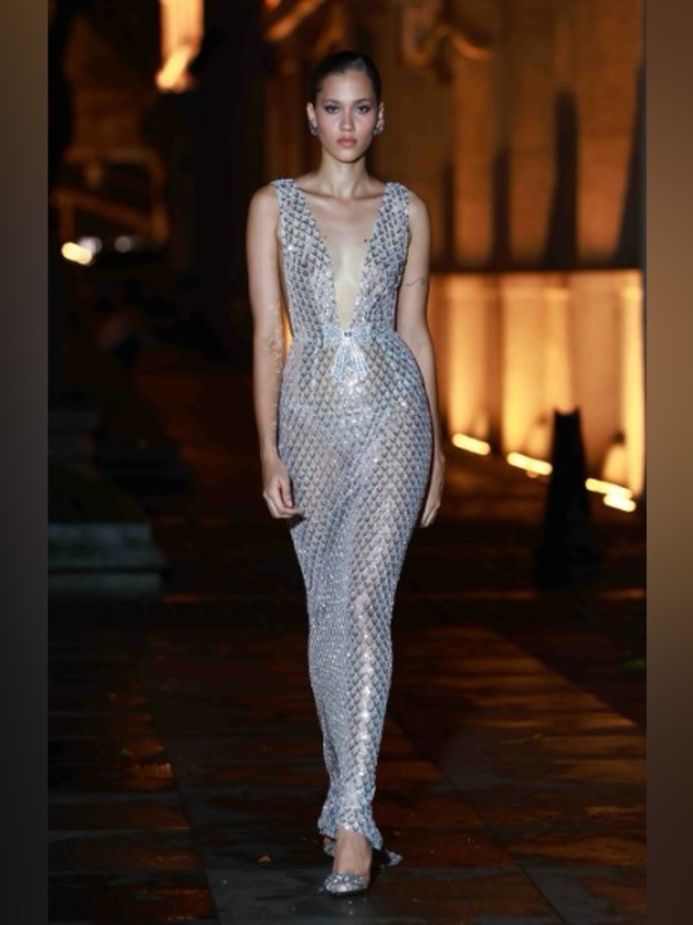 Bronx & Banco Silver Bow Embellished Plunge Backless Liora Bridal Gown NWOT